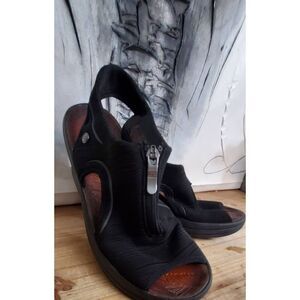 Zees sandals